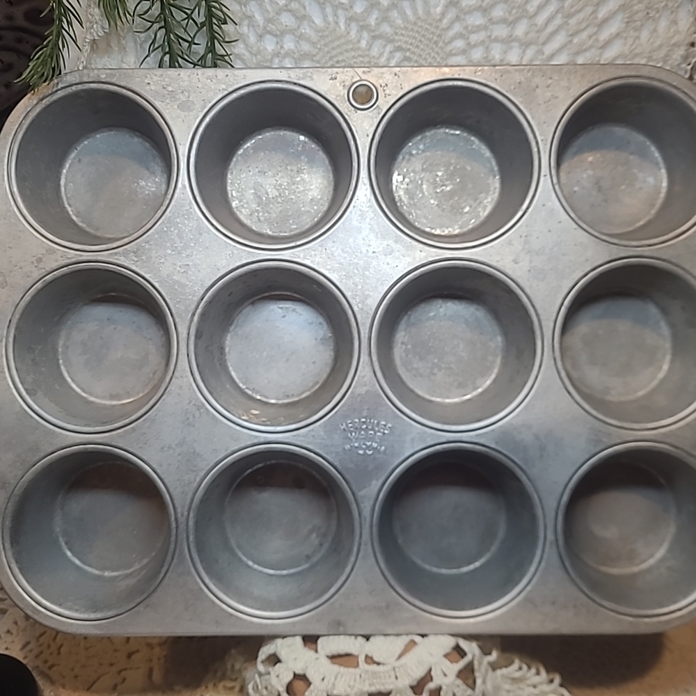 Durable Silver Muffin Pan for Baking